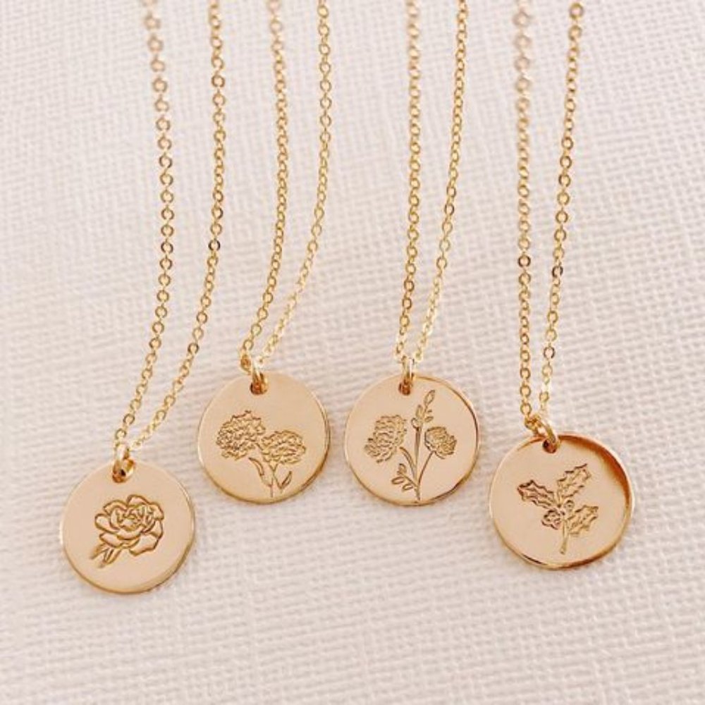 December Holly Birth Flower Minimal Charm Necklace - Picture 4 of 16